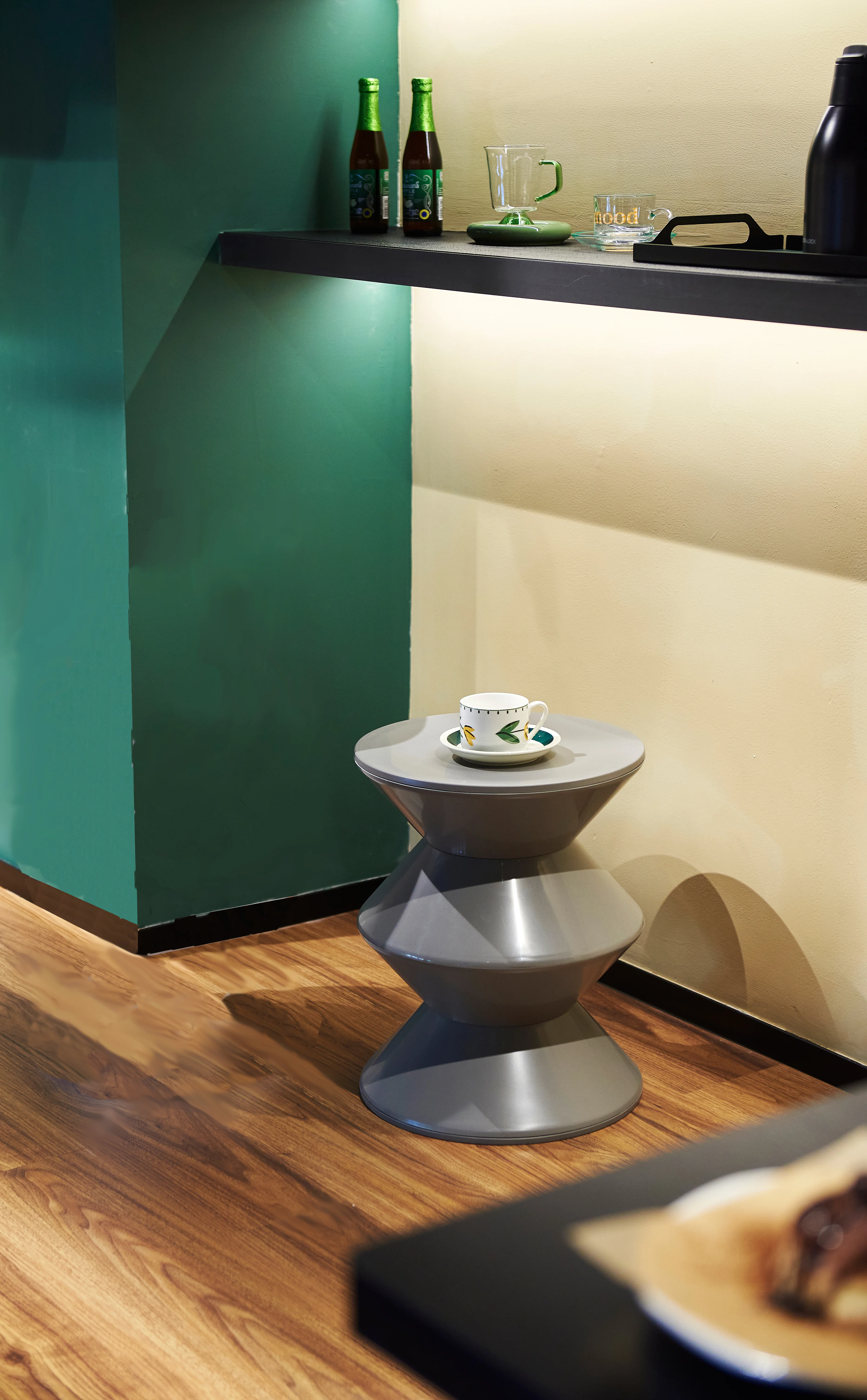 Aura Modern Plastic Side End Table, Indoor/Outdoor Use, Grey