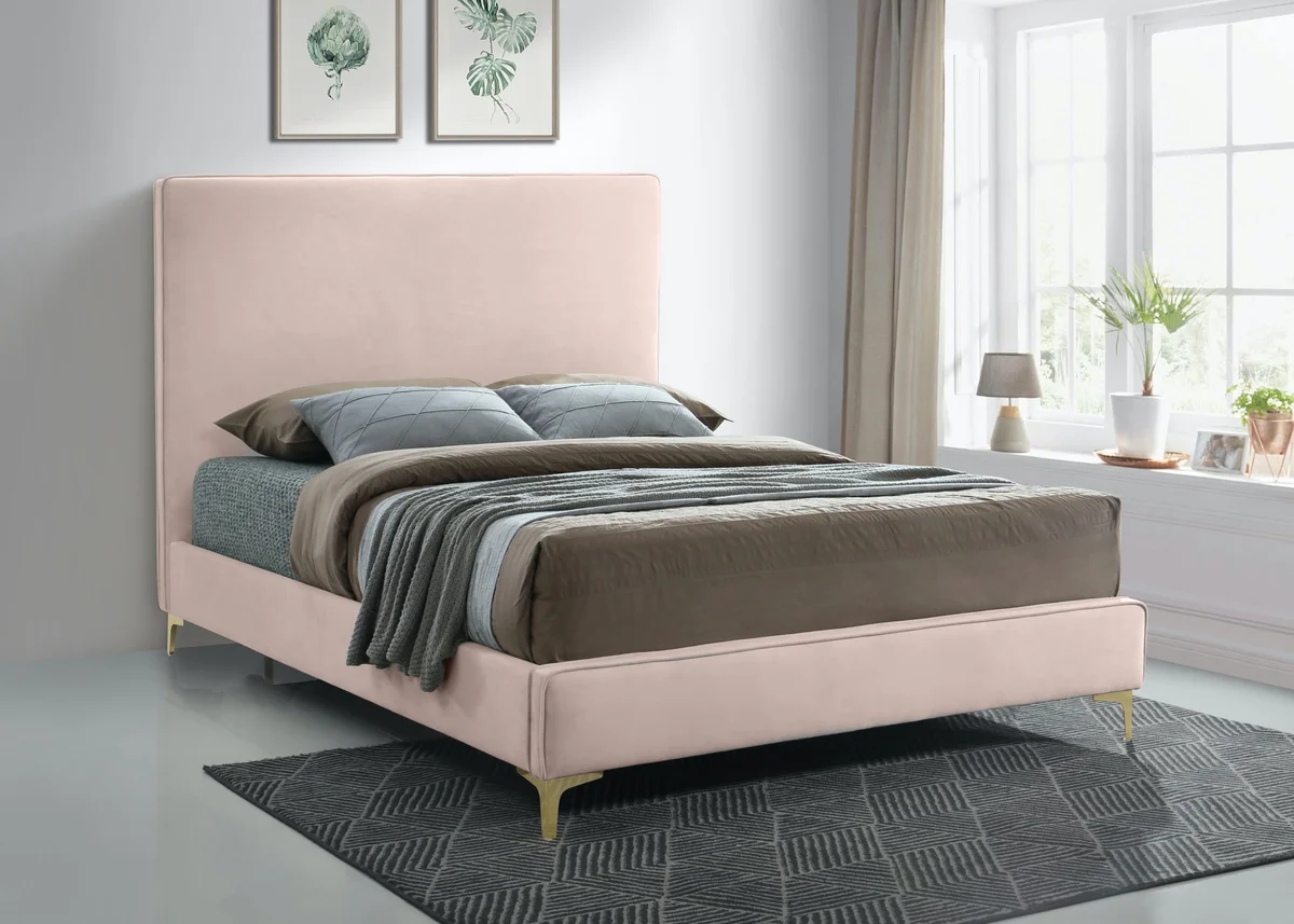 Geri - King Bed - Pink